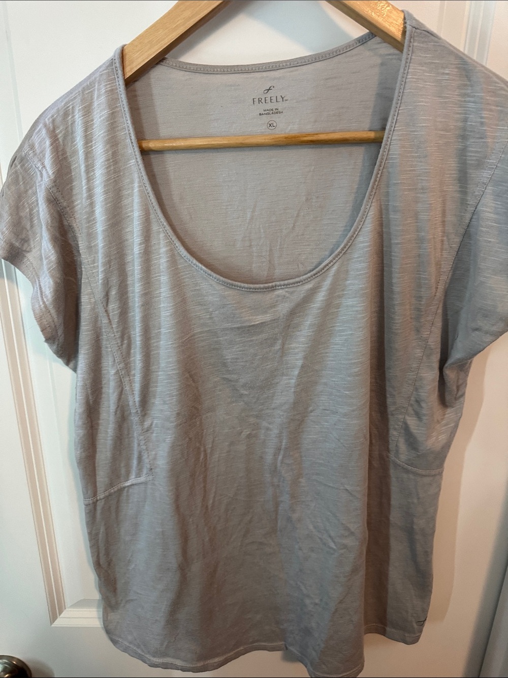 Women’s Light Gray Scoop Neck Tee